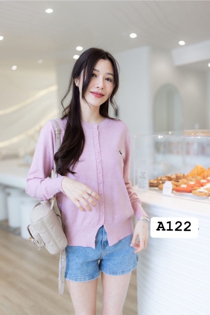 A122 Polo embroidered wool cardigan