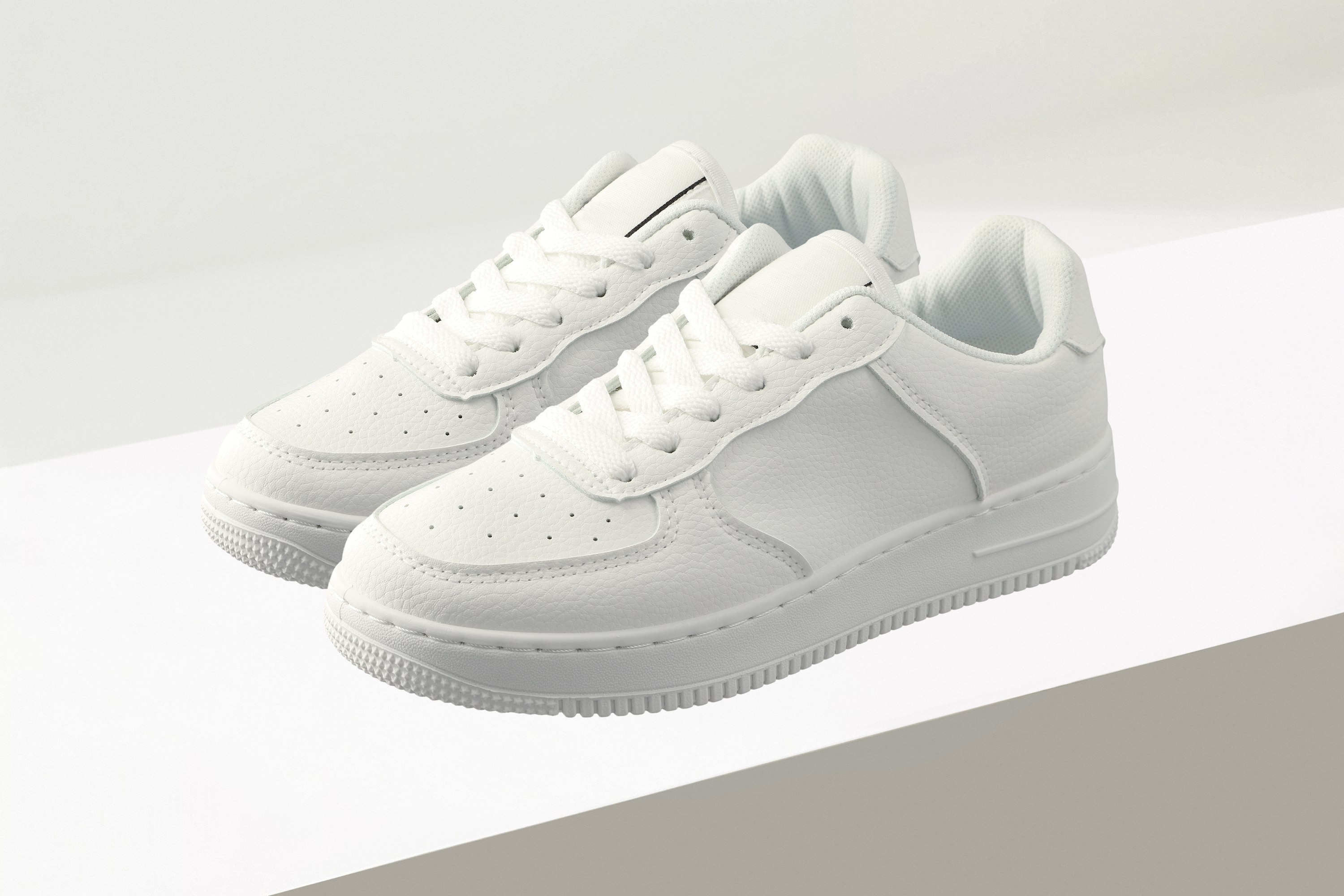  دليل شامل لاختيار الأحذية الرياضية المريحة للسيدات | المواد، وتصميم الحذاء، والنعل-healthy-foot