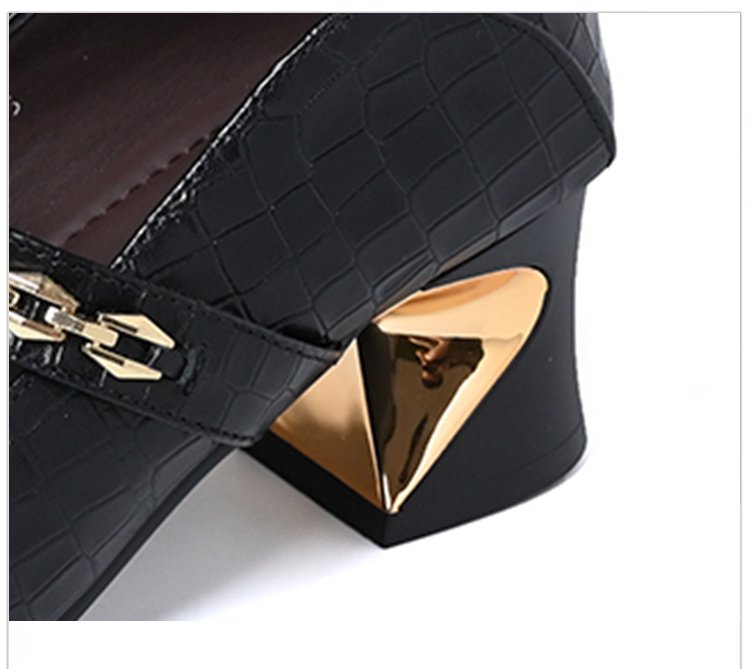 حذاء عصري مقاوم للتآكل يدوم طويلاً