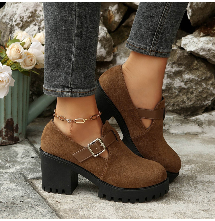 حذاء نسائي مناسب لجميع الإطلالات