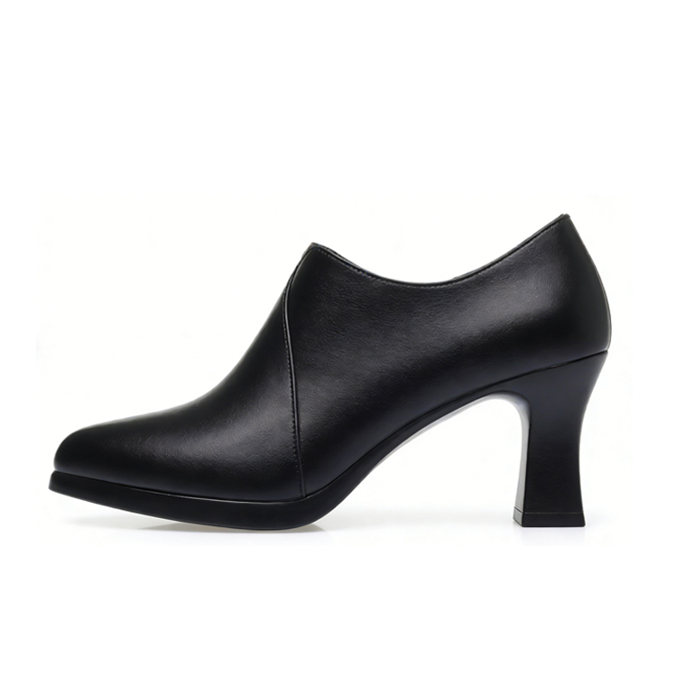 Healthy-foot أحذية جلدية بكعب عالٍ مصممة خصيصًا للمرأة الأنيقة في بيئة العمل، بارتفاع 7 سم، لتعكس شخصيتكِ المميزة. الكعب مريح، مما يتيح لكِ ارتدائها طوال اليوم دون شعور بالانتفاخ أو الألم.