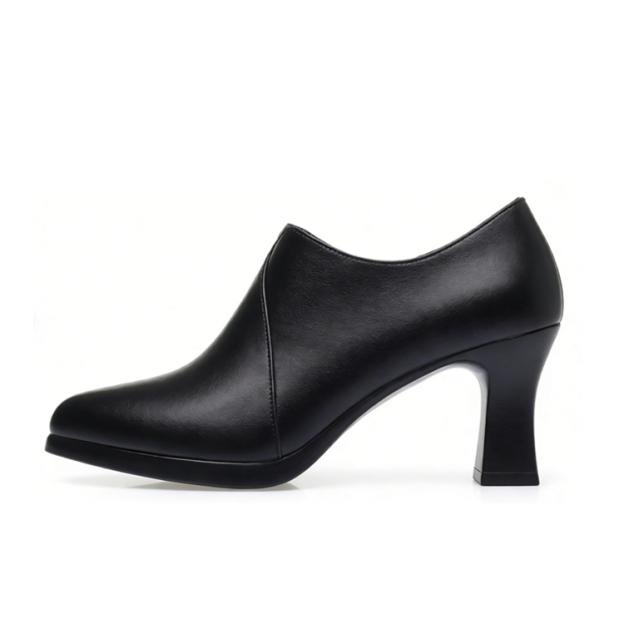 Healthy-foot أحذية جلدية بكعب عالٍ مصممة خصيصًا للمرأة الأنيقة في بيئة العمل، بارتفاع 7 سم، لتعكس شخصيتكِ المميزة. الكعب مريح، مما يتيح لكِ ارتدائها طوال اليوم دون شعور بالانتفاخ أو الألم.