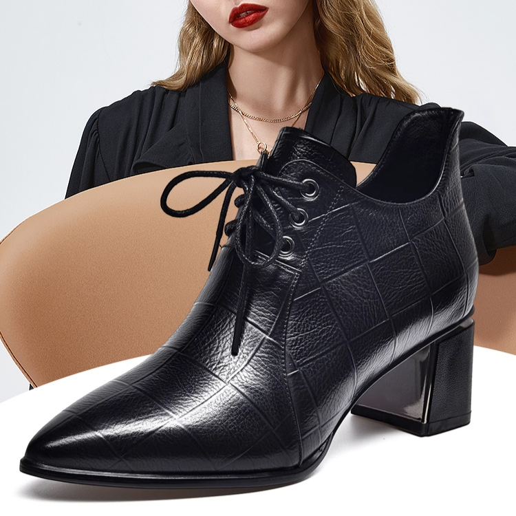 Healthy-foot  حذاء نسائي من الجلد الناعم بكعب سميك وتصميم مدبب يطيل خط الساق بشكل خفي، والكعب العريض يوفر الثبات دون اهتزاز، والرباط القابل للتعديل يتكيف مع مختلف أشكال القدم، مما يجعل ارتداءه أنيقًا ومريحًا في نفس الوقت-healthy-foot