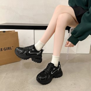 حذاء هزاز كاجوال مستورد من إيطاليا لتشكيل منحنى الساق