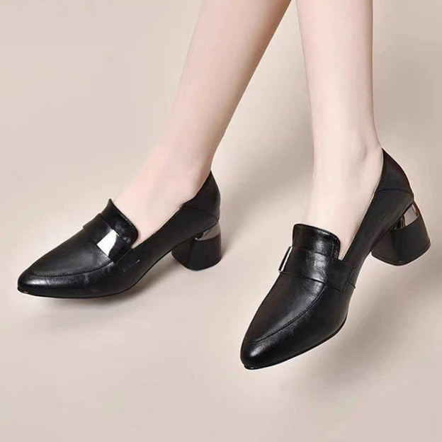  حذاء الملكة 2 في 1 من الجلد الطبيعي الفاخر -كعب مريح 5 سم (يدوم لـ 10 سنوات)  ✅تصميم مزدوج (حذاء رسمي + شبشب مريح) ✅جلد بقر طبيعي 100% (يزداد نعومة مع الزمن) ✅كعب عريض 5 سم (أناقة وثبات للعباية) ✅قالب حذاء عريض مصمم خصيصًا (لا يضغط على قدميك)