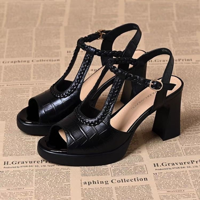 Healthy-foot  حذاء نسائي أنيق باللون الأسود، كعب بارتفاع 9 سم، تصميم مفتوح عند أصابع القدم يمنح المزيد من الحرية، أسلوب بسيط يبرز أناقة المرأة، نعل ناعم مناسب للحفلات والمواعدة اليومية-healthy-foot