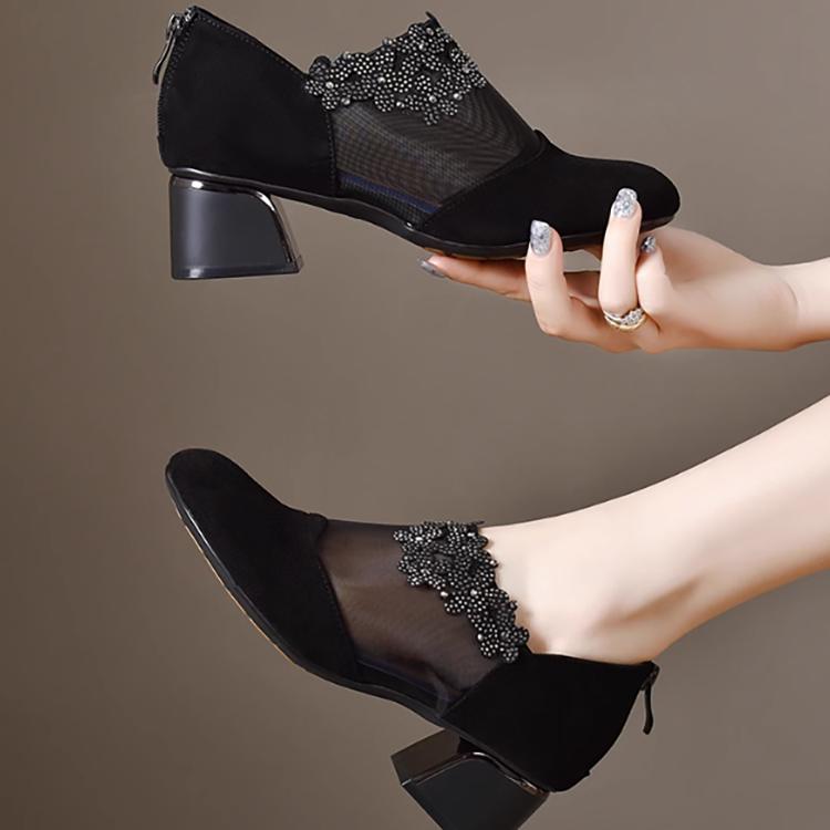 Healthy-foot حذاء نسائي عصري بمقدمة مدببة وشبكية، مزين بأحجار لامعة على شكل زهور رائعة، كعب منخفض بـ 3 سم يوفر راحة أكبر عند المشي، وموديل كلاسيكي لا يعرف الموضة -healthy-foot