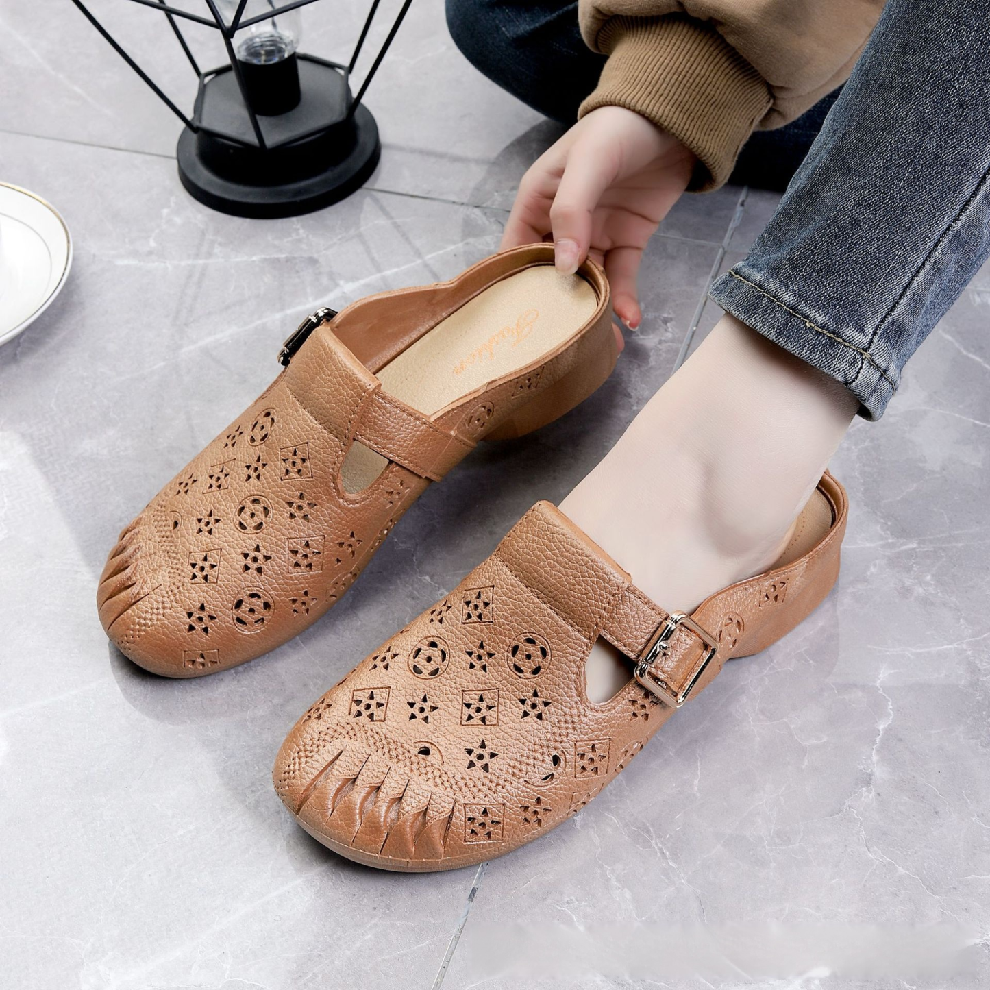 【سهل الارتداء والخلع】 صندل بنعل ناعم مجوف، غير قابل للانزلاق ونصف مفتوح-healthy-foot