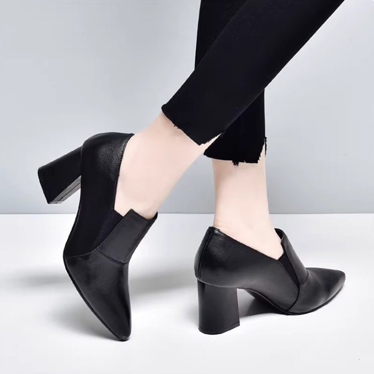 Healthy-foot حذاء بكعب سميك مصنوع من الجلد الناعم ومقدمة مدببة