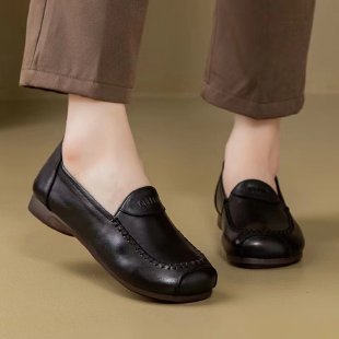 Healthy-foot حذاء نسائي كلاسيكي بمقدمة مستديرة وكعب منخفض، مصنوع يدويًا من جلد العجل الإيطالي الناعم. مريح للغاية ومرن، يمكنك الوقوف لفترات طويلة دون التعب أو الضغط على القدم، بأسلوب أنيق وعتيق-healthy-foot