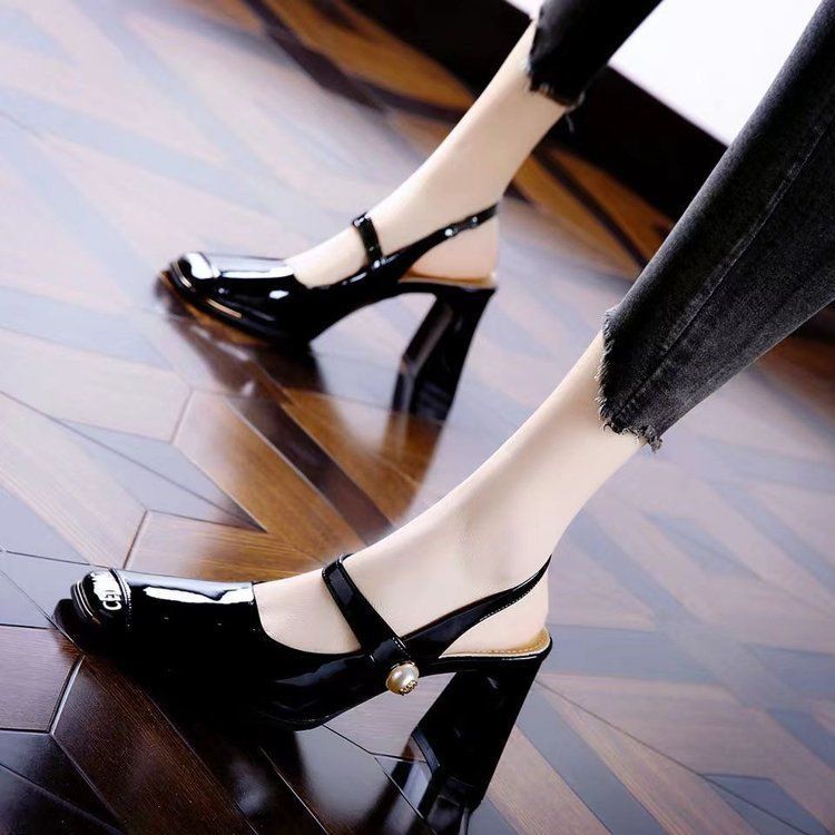 Healthy-foot صندل كلاسيك ماري جين عصري من جلد لامع مع كعب عريض 