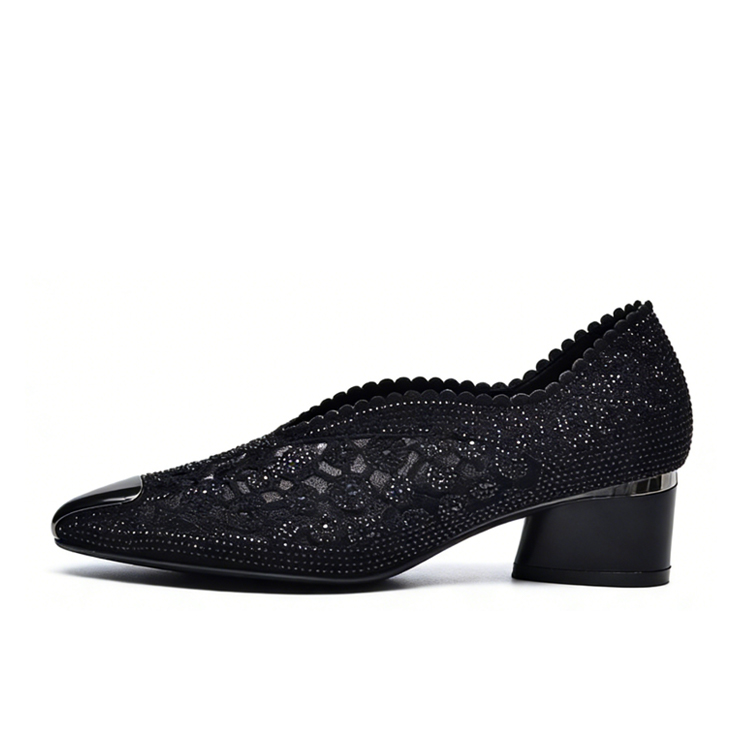 Healthy-foot حذاء نسائي أنيق بكعب سميك باللون الأسود، مرصع بالأحجار اللامعة التي تلفت الأنظار، كعب بارتفاع 5 سم يضمن المشي المريح والثابت، مثالي للموظفات في مكان العمل والمناسبات الاجتماعية