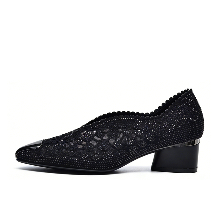 Healthy-foot حذاء نسائي أنيق بكعب سميك باللون الأسود، مرصع بالأحجار اللامعة التي تلفت الأنظار، كعب بارتفاع 5 سم يضمن المشي المريح والثابت، مثالي للموظفات في مكان العمل والمناسبات الاجتماعية