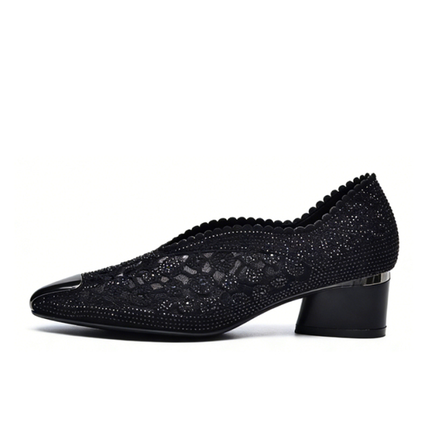 Healthy-foot حذاء نسائي أنيق بكعب سميك باللون الأسود، مرصع بالأحجار اللامعة التي تلفت الأنظار، كعب بارتفاع 5 سم يضمن المشي المريح والثابت، مثالي للموظفات في مكان العمل والمناسبات الاجتماعية