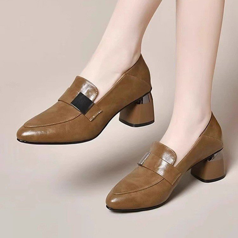  حذاء الملكة 2 في 1 من الجلد الطبيعي الفاخر -كعب مريح 5 سم (يدوم لـ 10 سنوات)  ✅تصميم مزدوج (حذاء رسمي + شبشب مريح) ✅جلد بقر طبيعي 100% (يزداد نعومة مع الزمن) ✅كعب عريض 5 سم (أناقة وثبات للعباية) ✅قالب حذاء عريض مصمم خصيصًا (لا يضغط على قدميك)