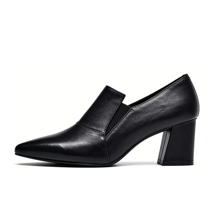 Healthy-foot حذاء نسائي من الجلد بمقدمة مدببة وكعب 7 سم. تصميمه العريض يمنع تضييق القدمين. تصميمه البسيط مناسب للمهنيين، ونعله الناعم يضمن الراحة حتى بعد الوقوف لفترات طويلة. كما أنه مثالي للتنقل أو العمل