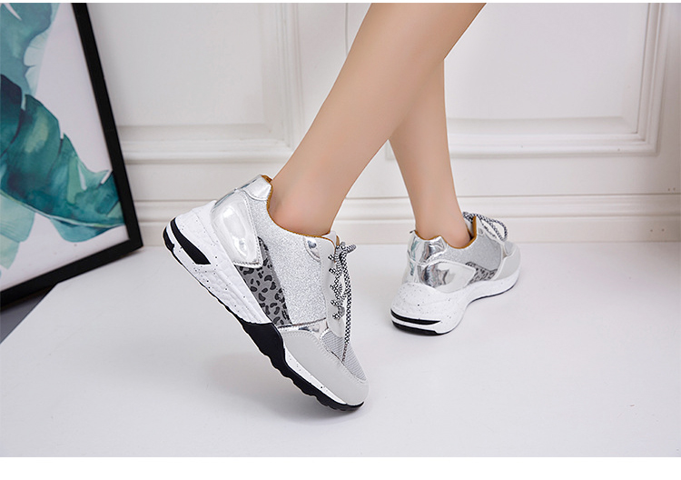 حذاء نسائي بتصميم مميز وراقي