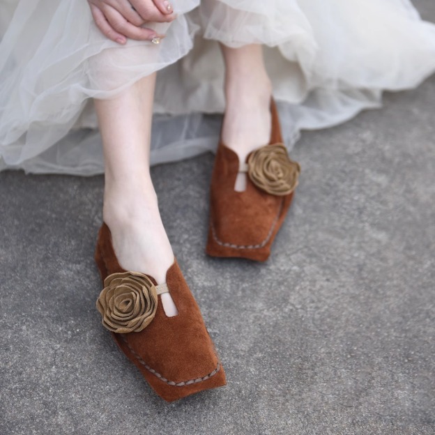 Healthy-foot [تصميم فرنسي كلاسيكي] حذاء نسائي جلدي مصنوع يدويًا بمقدمة مربعة مزين بزهرة الكاميليا-healthy-foot