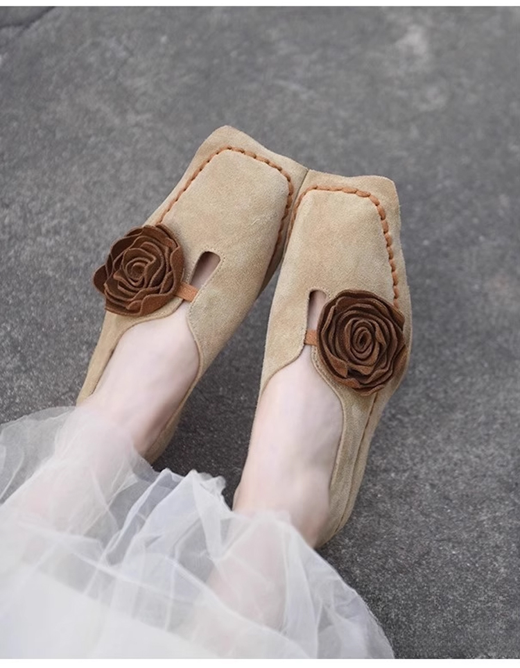 أحذية نسائية جلدية يدوية بلمسة زهرة الكاميليا