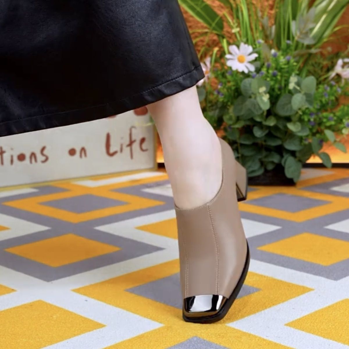 حذاء عصري كاجوال بكعب عالي من جلد طبيعي للنساء