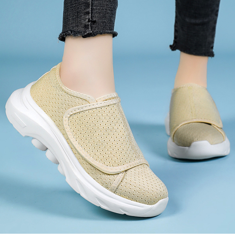 Healthy-foot   حذاء تصحيحي سهل الارتداء، مصمم بشريط سحري يسهل الارتداء والخلع ويمكن ضبط مدى ضيق الحذاء. مثالي بشكل خاص للأشخاص الذين يعانون من تورم القدمين أو التشوهات القدمية.  الحذاء ناعم وأنيق، مناسب للحوامل والمسنين ذوي الحركة المحدودة والأشخاص الذين -healthy-foot