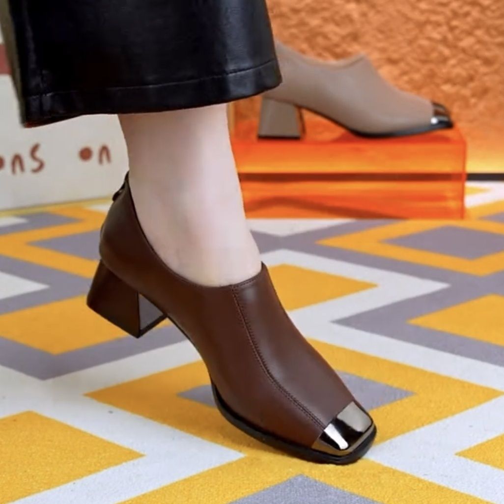 حذاء عصري كاجوال بكعب عالي من جلد طبيعي للنساء