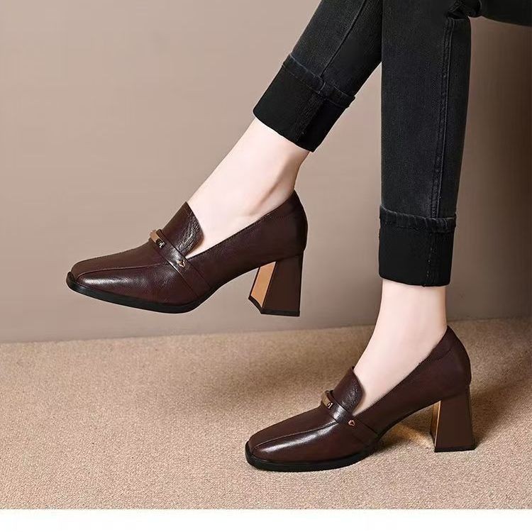 【نفس موديل المول】 حذاء نسائي بكعب عالٍ 6 سم من الجلد الناعم بمقدمة مربعة