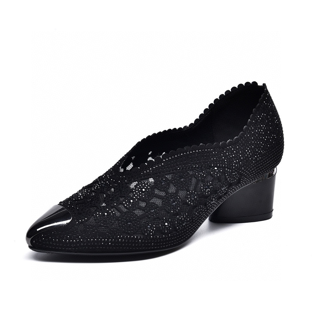 Healthy-foot حذاء نسائي أنيق بكعب سميك باللون الأسود، مرصع بالأحجار اللامعة التي تلفت الأنظار، كعب بارتفاع 5 سم يضمن المشي المريح والثابت، مثالي للموظفات في مكان العمل والمناسبات الاجتماعية-healthy-foot