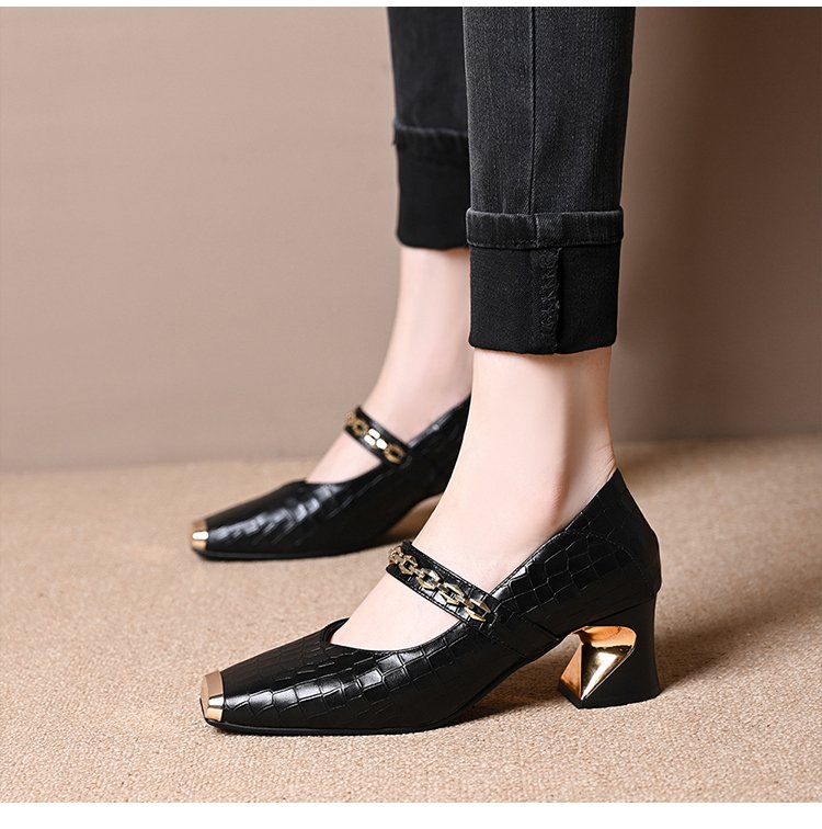 حذاء عصري بكعب مربع ومقدمة مربعة