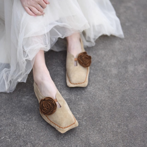 Healthy-foot [تصميم فرنسي كلاسيكي] حذاء نسائي جلدي مصنوع يدويًا بمقدمة مربعة مزين بزهرة الكاميليا-healthy-foot