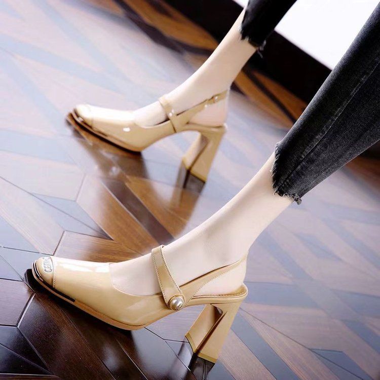 Healthy-foot صندل كلاسيك ماري جين عصري من جلد لامع مع كعب عريض 