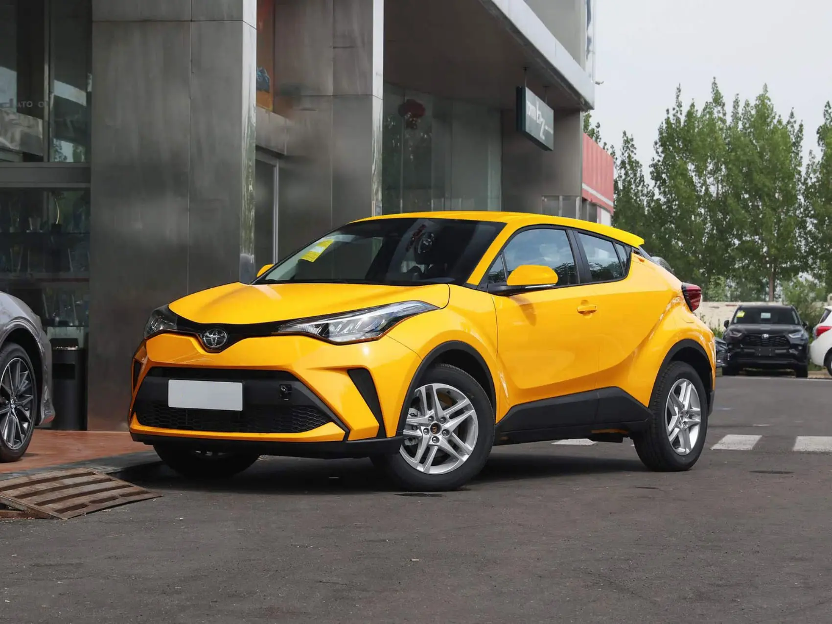 2023 Toyota C-HR 2.0L New Car Cheap Used Car Gasoline-electric Hybrid Automobile