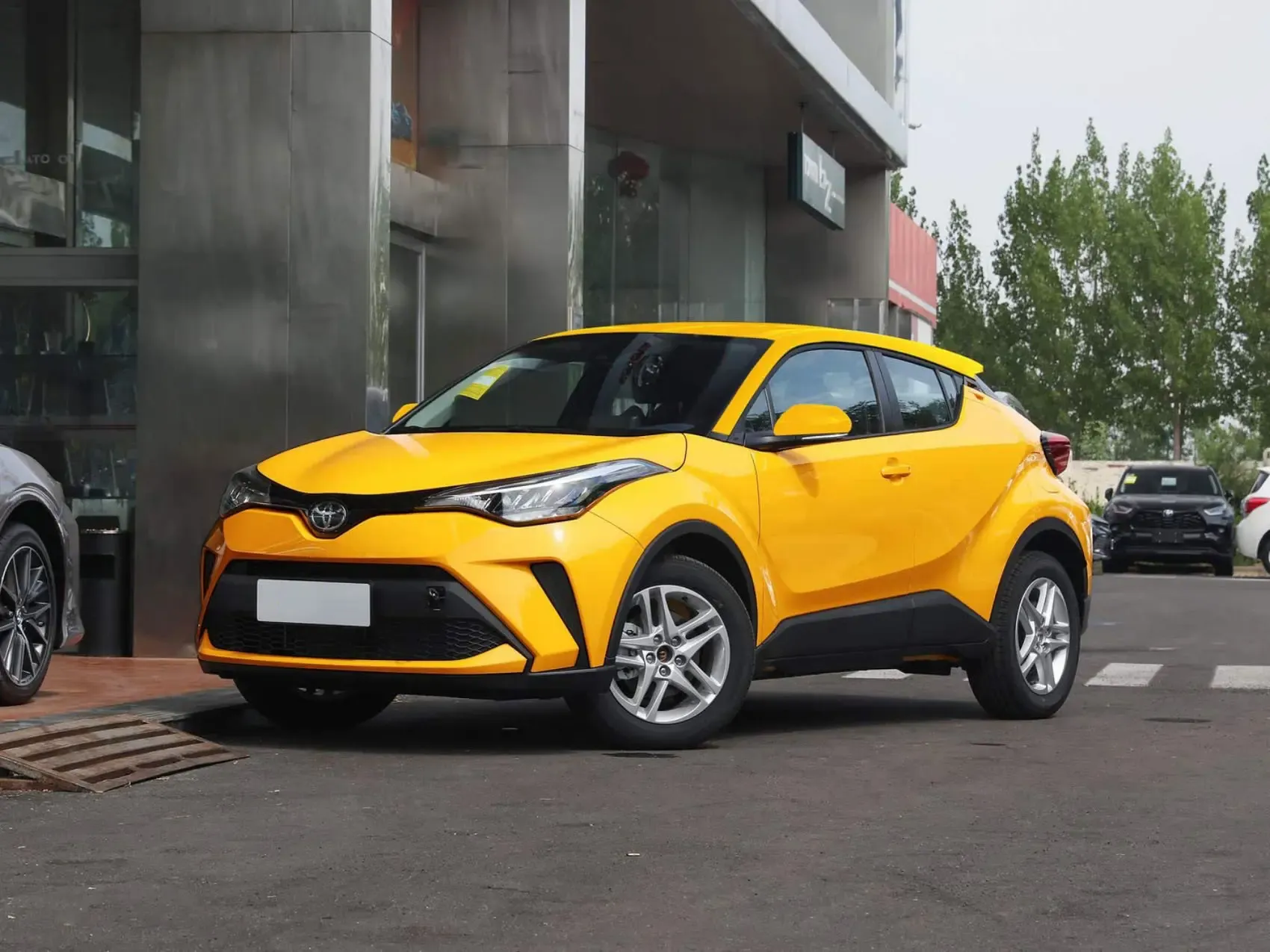 2023 Toyota C-HR 2.0L New Car Cheap Used Car Gasoline-electric Hybrid Automobile