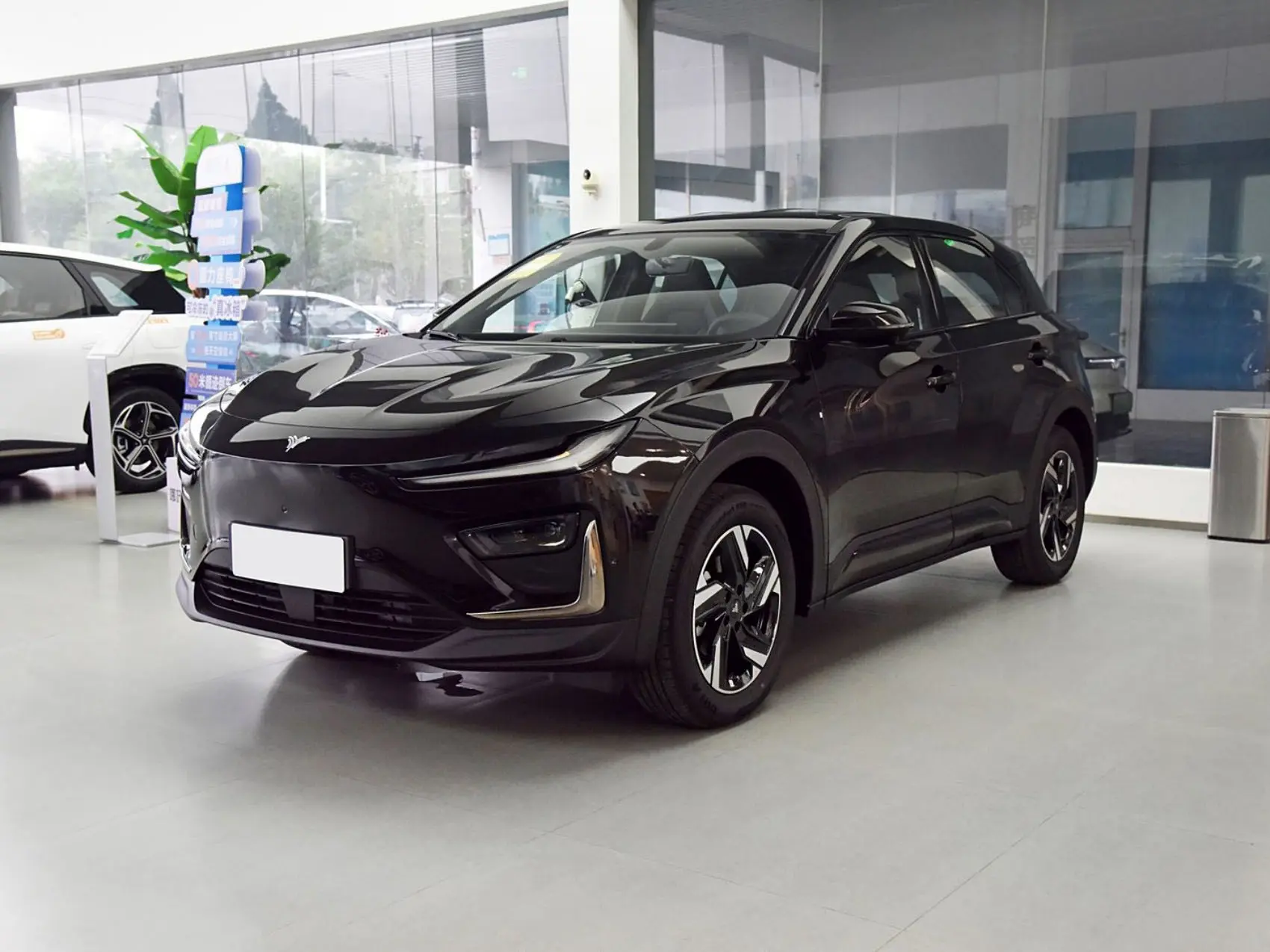 2025 Nezha X 500 Used Electric Car 5-door 5-seat SUV 360-degree Panoramic View Ev Car