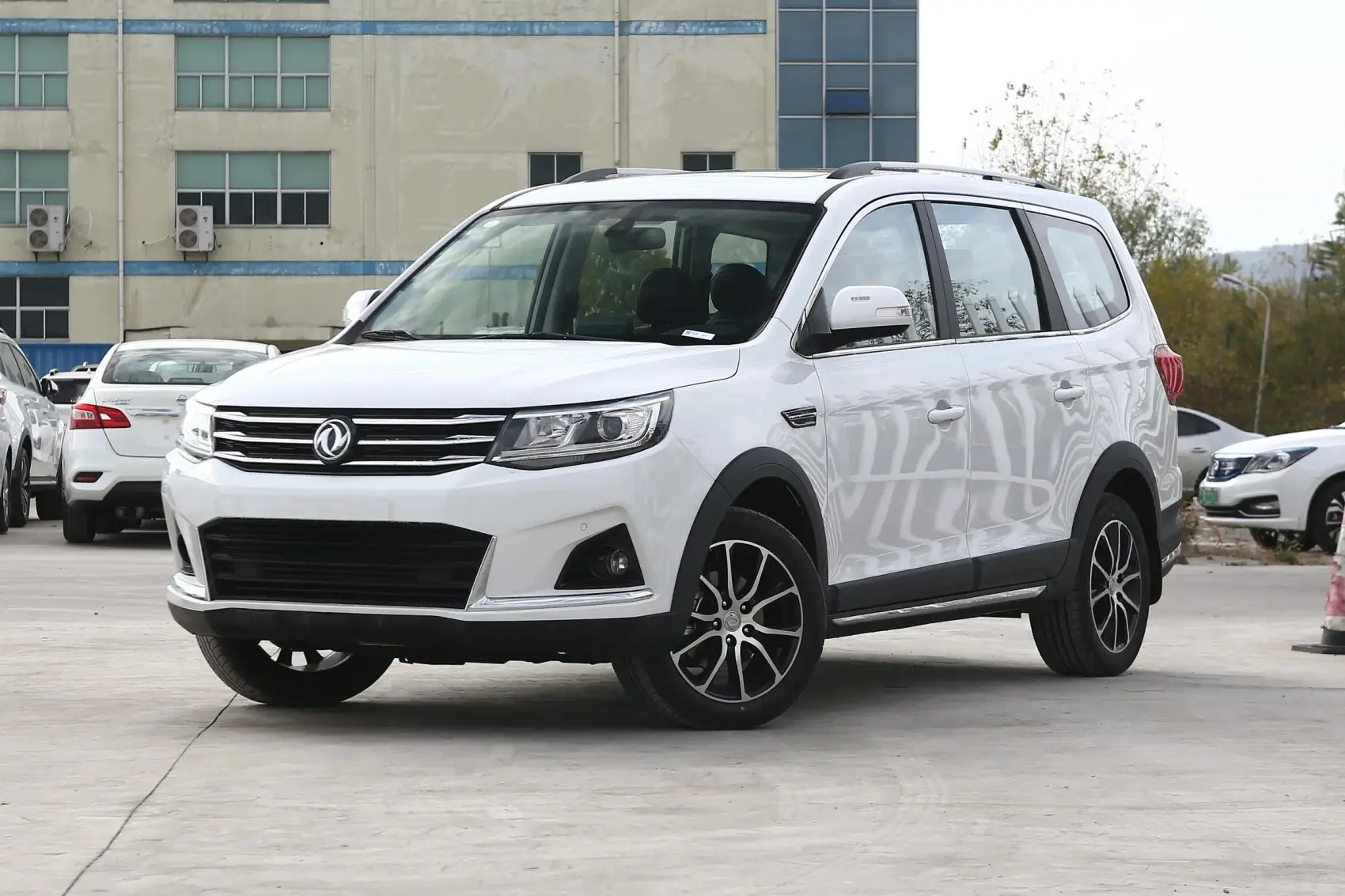 2016 2018 2019 Dongfeng Fengxing SX6 1.6L Manual Transmission Luxury Used Cars for Sale Cheap 7-seater SUV