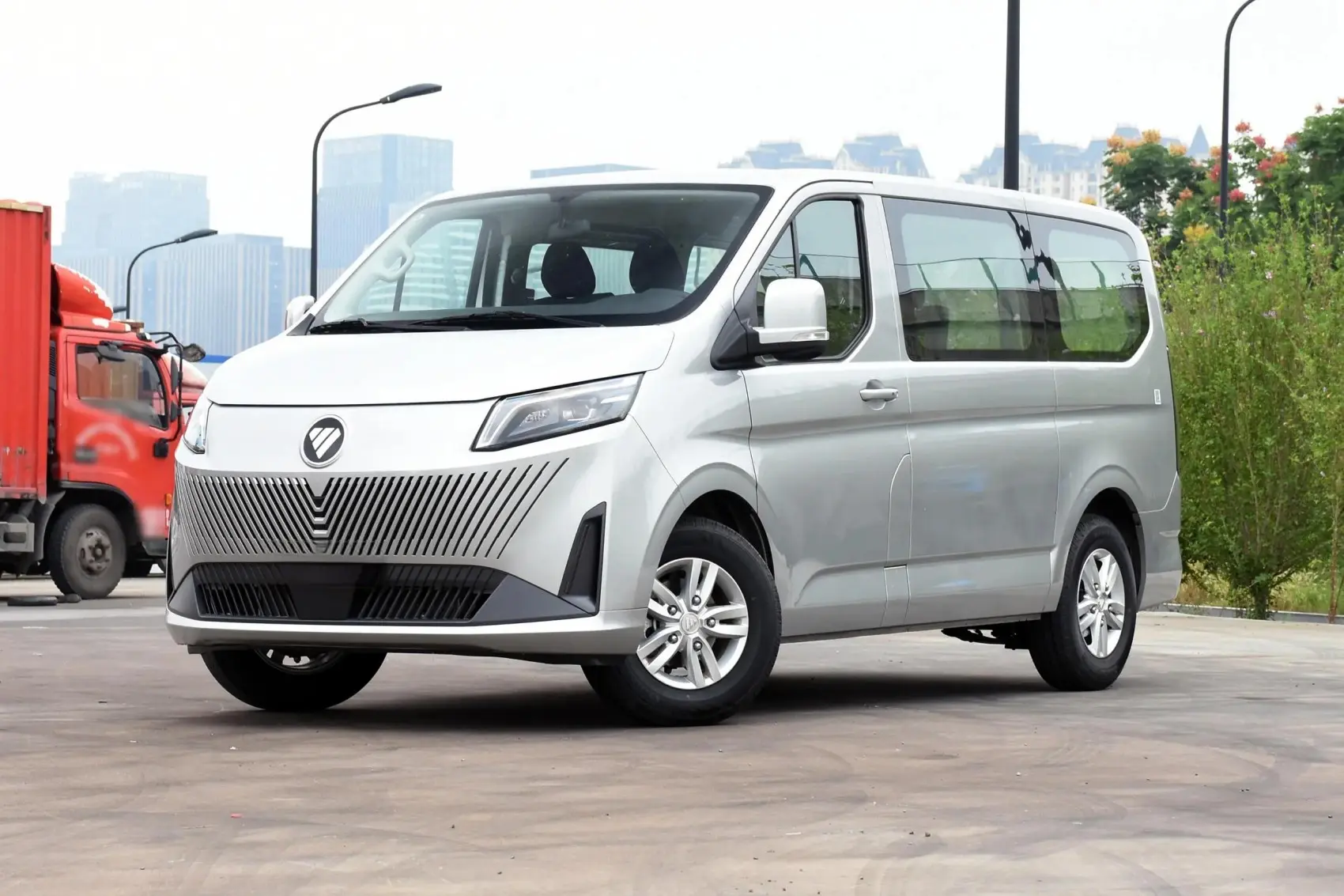 2024 Foton Toano X6 2.0T Manual Passenger Car Mini Bus 5/6/7/9 Seats Van Diesel Chinese Brand