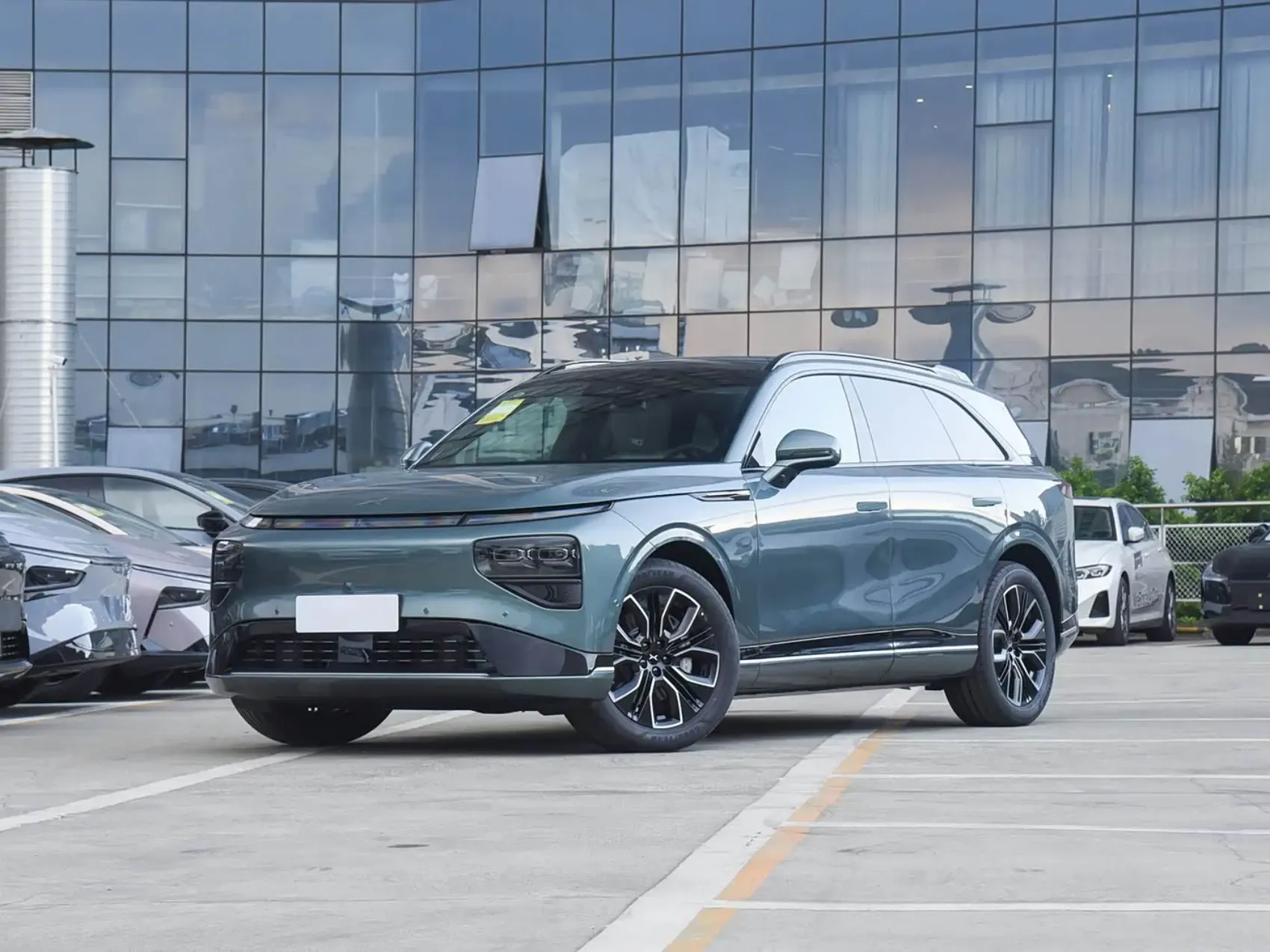 2025 625 680 725 km Long Range Xpeng G9 New Cars 2024 570 km Used Car Pure Electric SUV