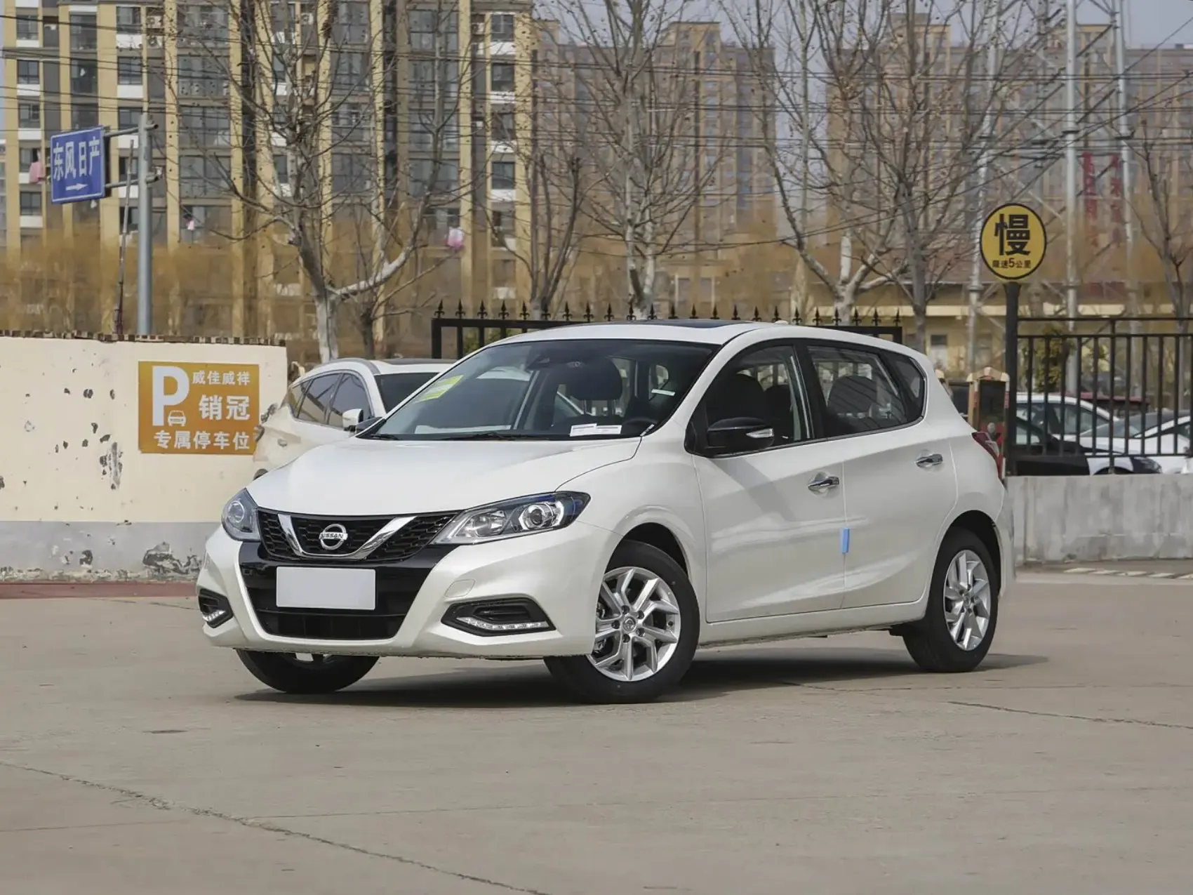 2023 2024 Nissan Tiida 1.6L CVT New and Used Cars Pre-owned Sedan Petrol Cars Made in China