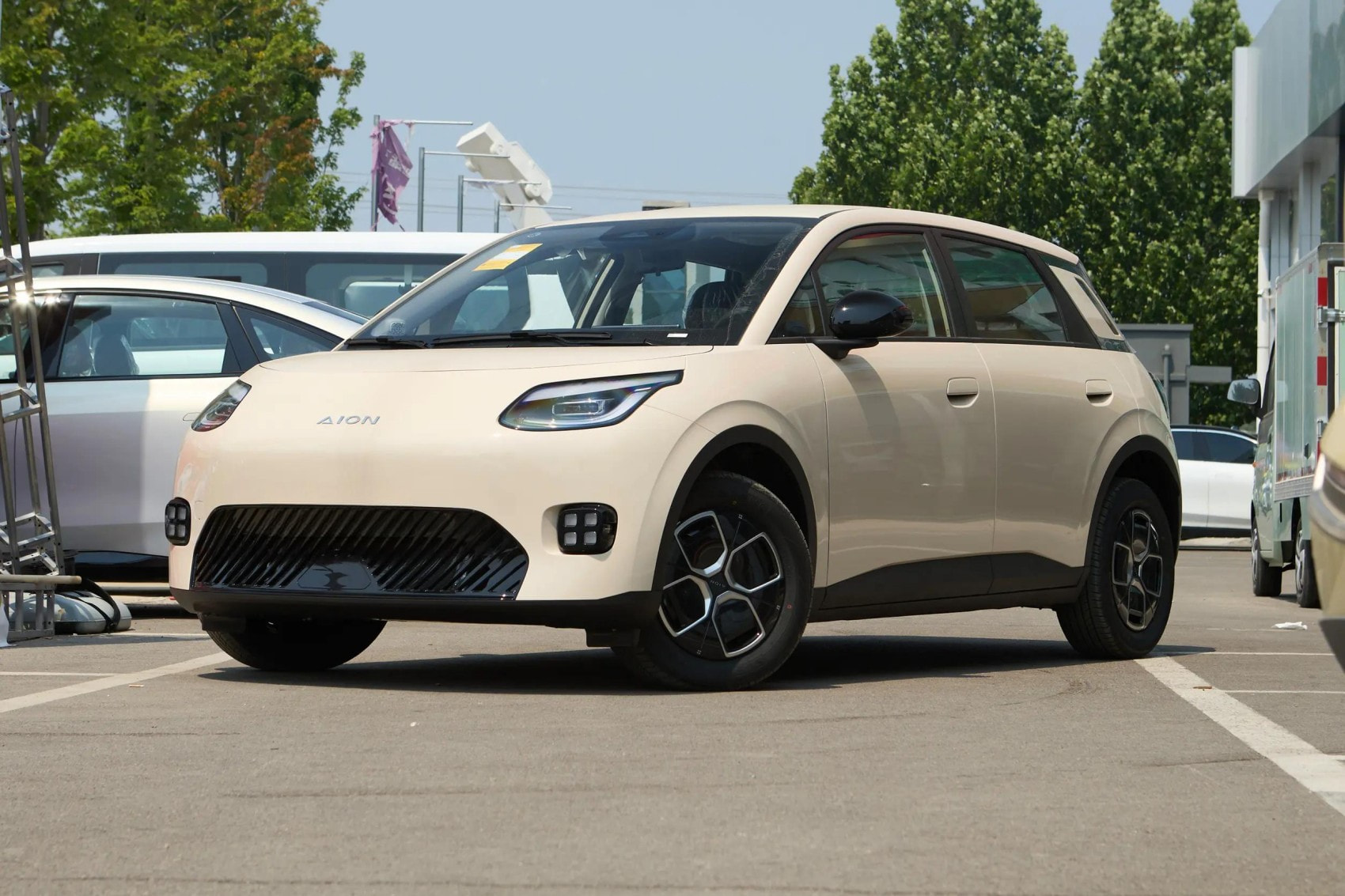 2025 2026 GAC AION UT Chinese Mini Electric Car New Energy Vehicle 5 Door 5 Seat Hatchback