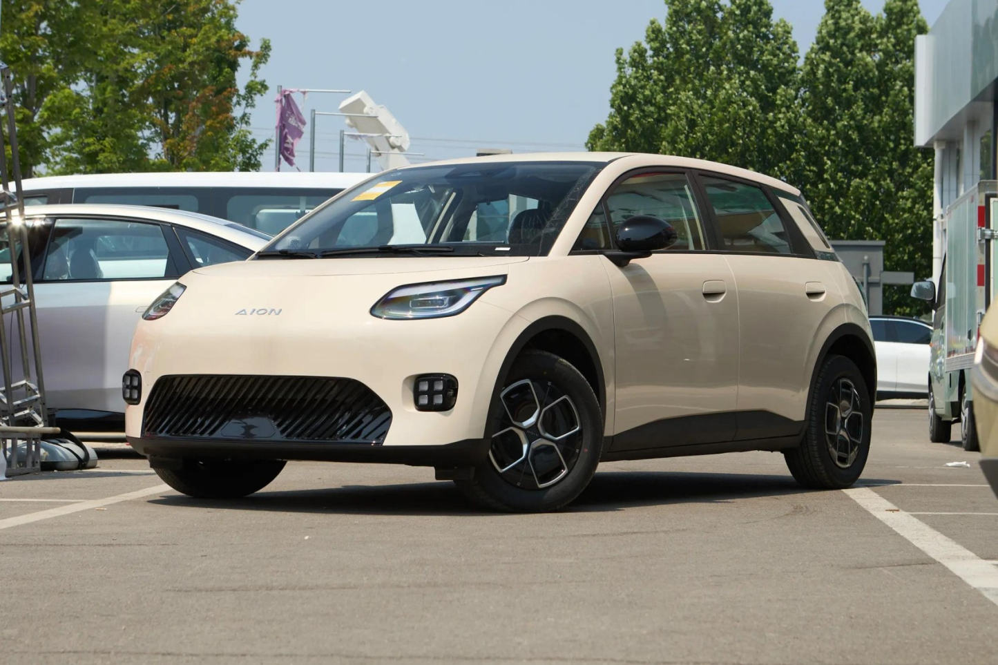 2025 2026 GAC AION UT Chinese Mini Electric Car New Energy Vehicle 5 Door 5 Seat Hatchback