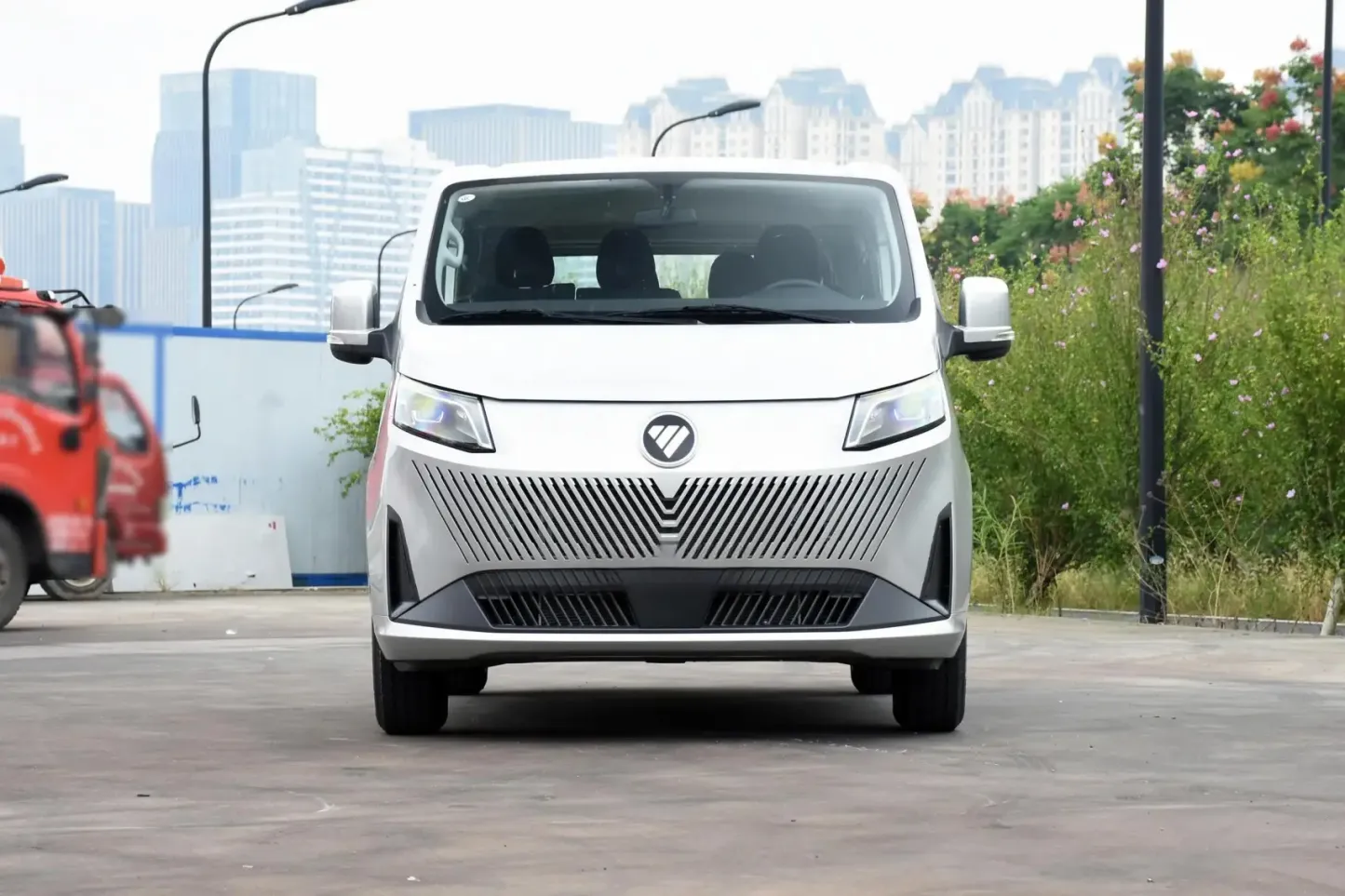 2024 Foton Toano X6 2.0T Manual Passenger Car Mini Bus 5/6/7/9 Seats Van Diesel Chinese Brand