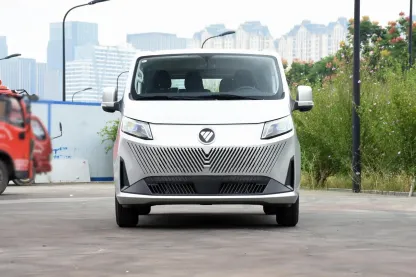 2024 Foton Toano X6 2.0T Manual Passenger Car Mini Bus 5/6/7/9 Seats Van Diesel Chinese Brand