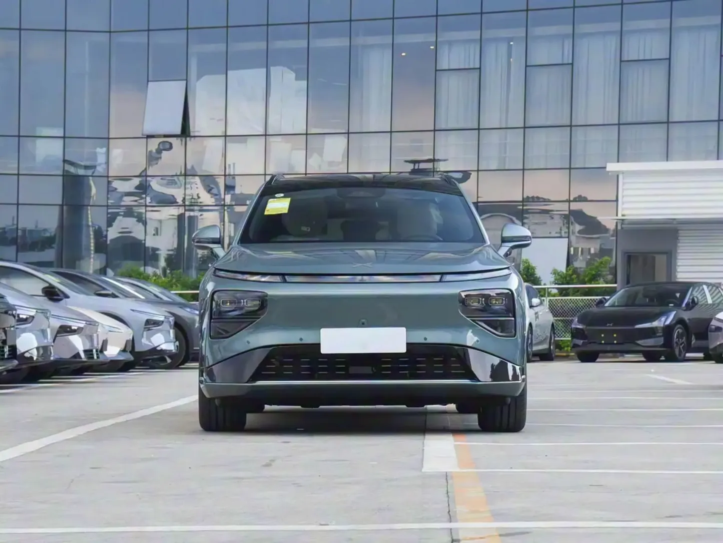 2025 625 680 725 km Long Range Xpeng G9 New Cars 2024 570 km Used Car Pure Electric SUV