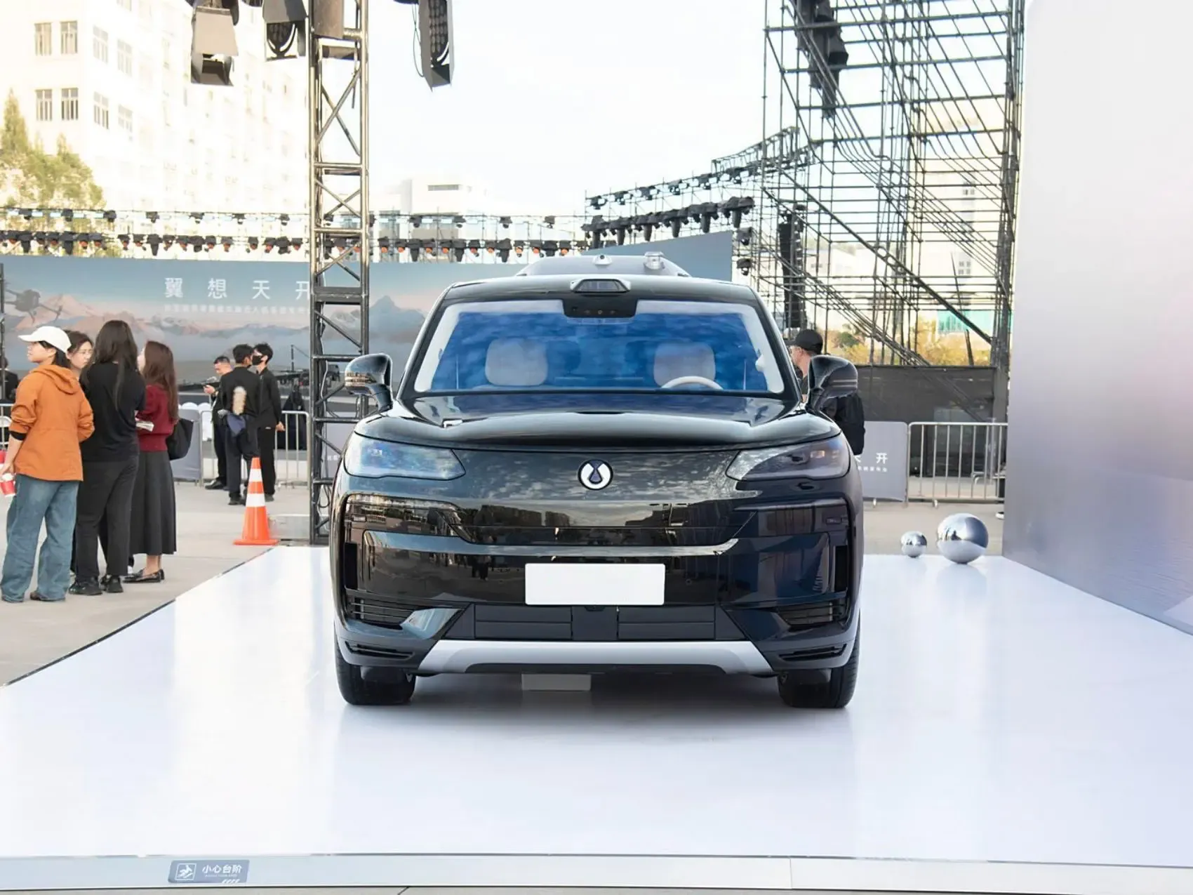 2025 BYD Denza N9 Flagship 6-seater VIP Luxury Plug-in Hybrid 4WD SUV Series New Energy Vehicle