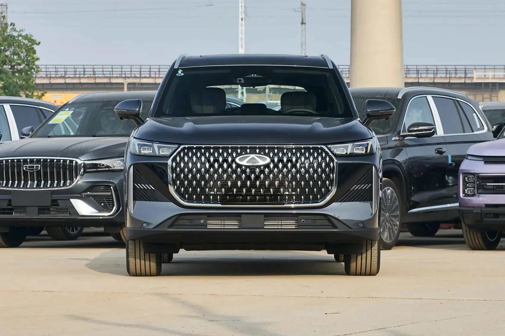 2025 2026 Chery Tiggo 8 new cars Petrol Vehicle SUV Luxury 5-seater/7-seater Made in China