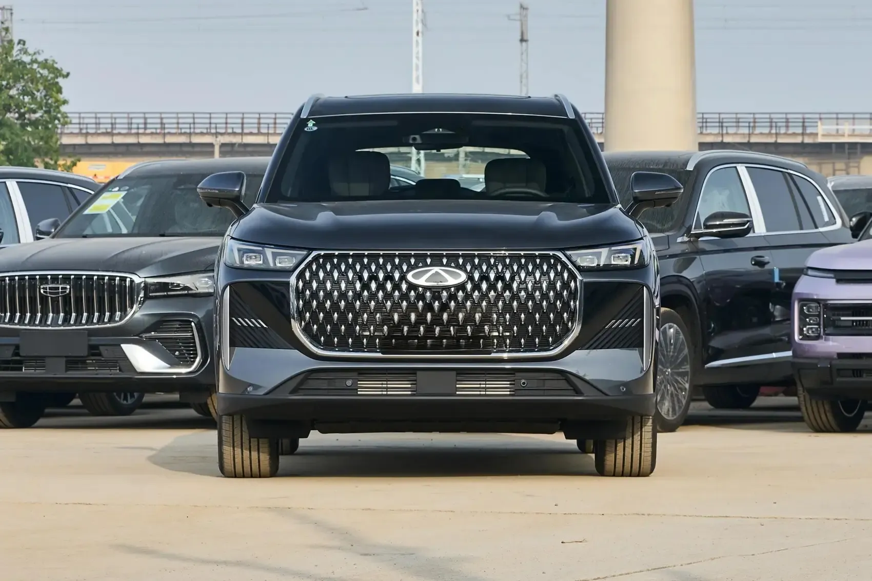 2025 2026 Chery Tiggo 8 new cars Petrol Vehicle SUV Luxury 5-seater/7-seater Made in China