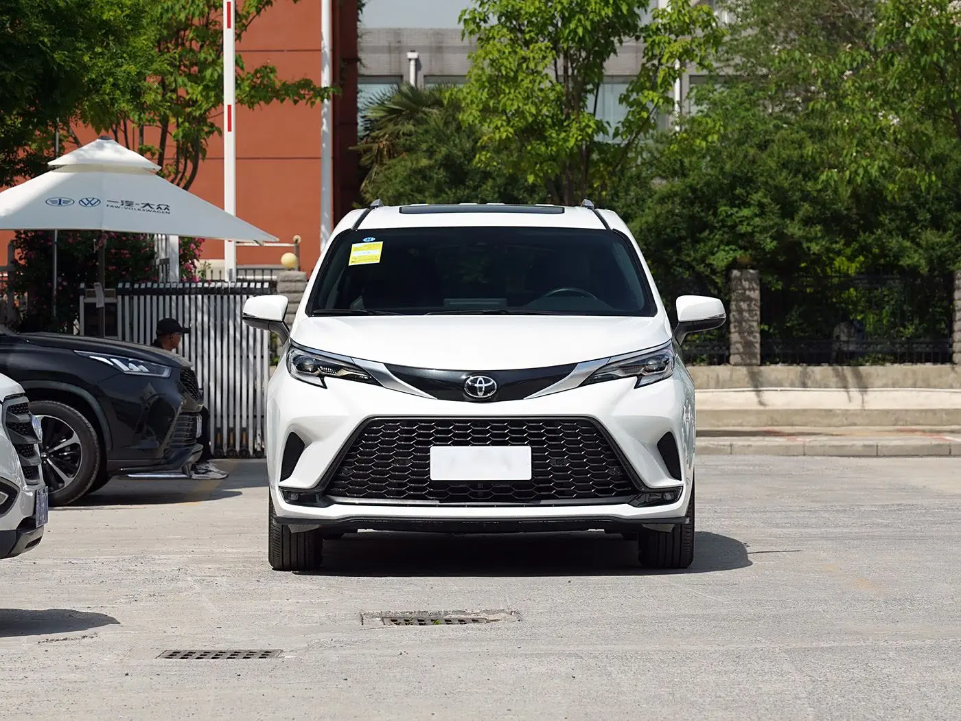 2024 Toyota Granvia 2.5L 189hp L4 New Cars Used Gasoline-electric Hybrid Vehicle MPV