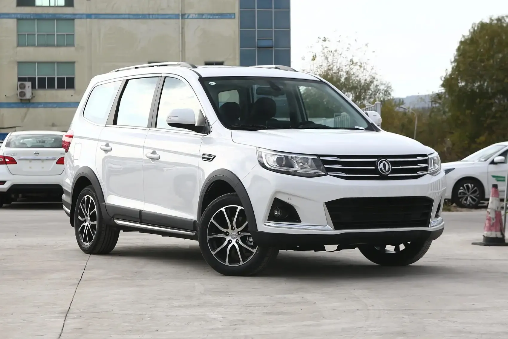 2016 2018 2019 Dongfeng Fengxing SX6 1.6L Manual Transmission Luxury Used Cars for Sale Cheap 7-seater SUV