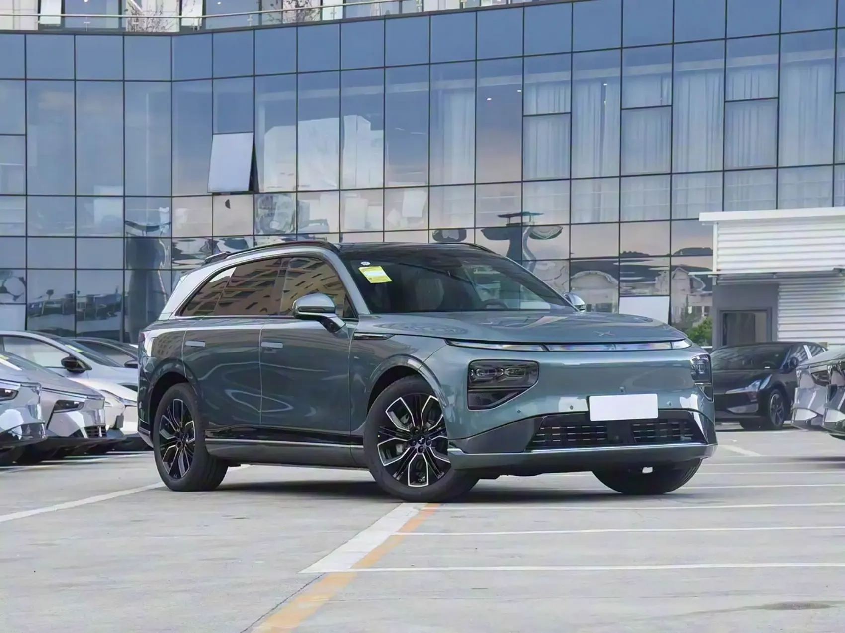 2025 625 680 725 km Long Range Xpeng G9 New Cars 2024 570 km Used Car Pure Electric SUV