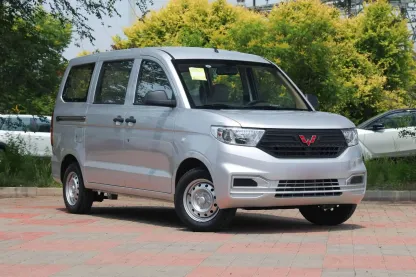 2022 Wuling Hongguang V 1.5L New and Used Cars Minivan Passenger Van Gasoline Vehicle in Stock